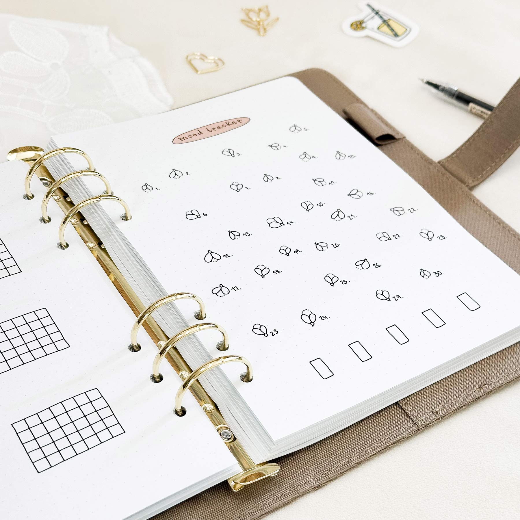 April - Fireflies theme - Monthly Planner Undated - 16 hand-drawn pages - Image 2