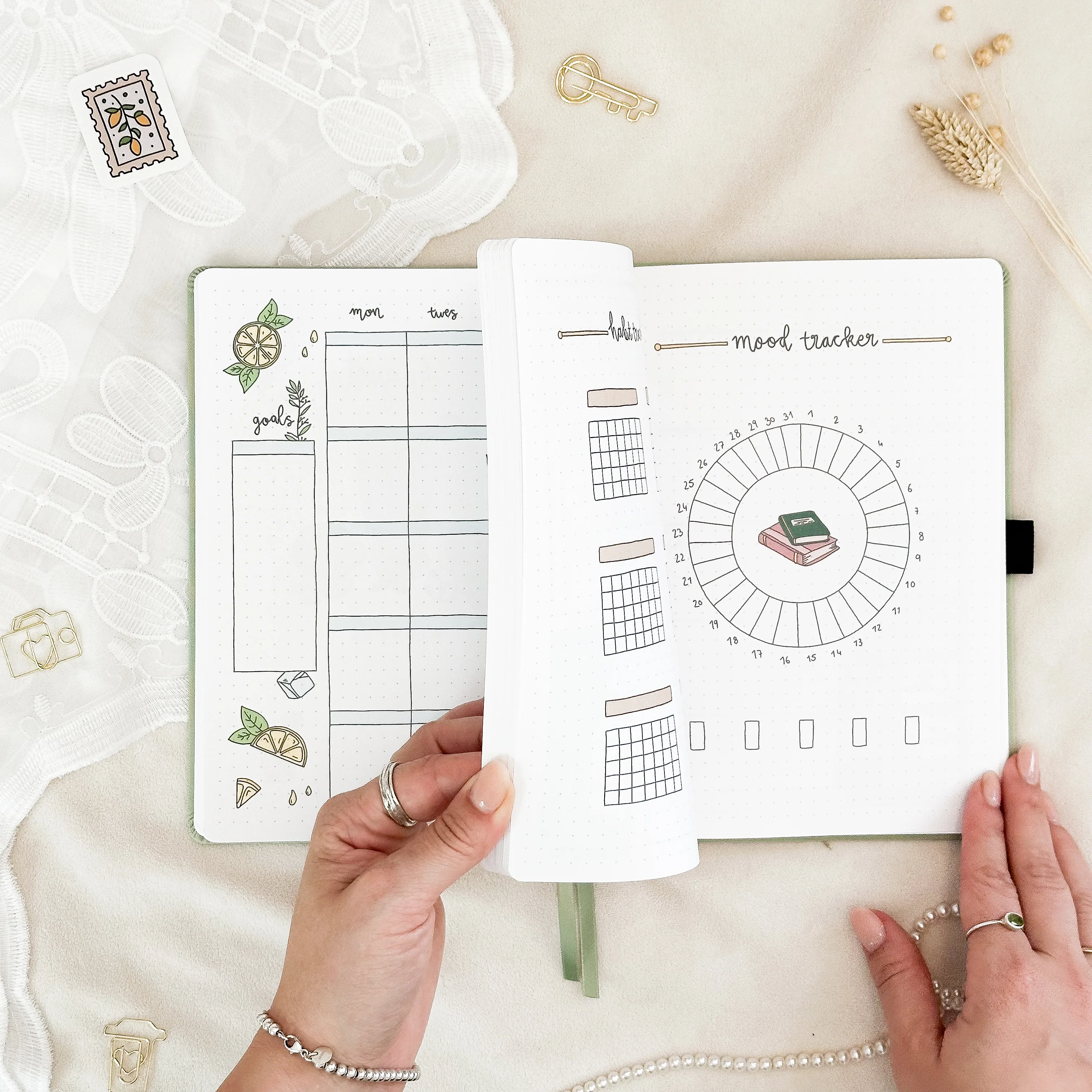 Hand-drawn planner - Undated - 100% recycled paper - Olive - Image 51