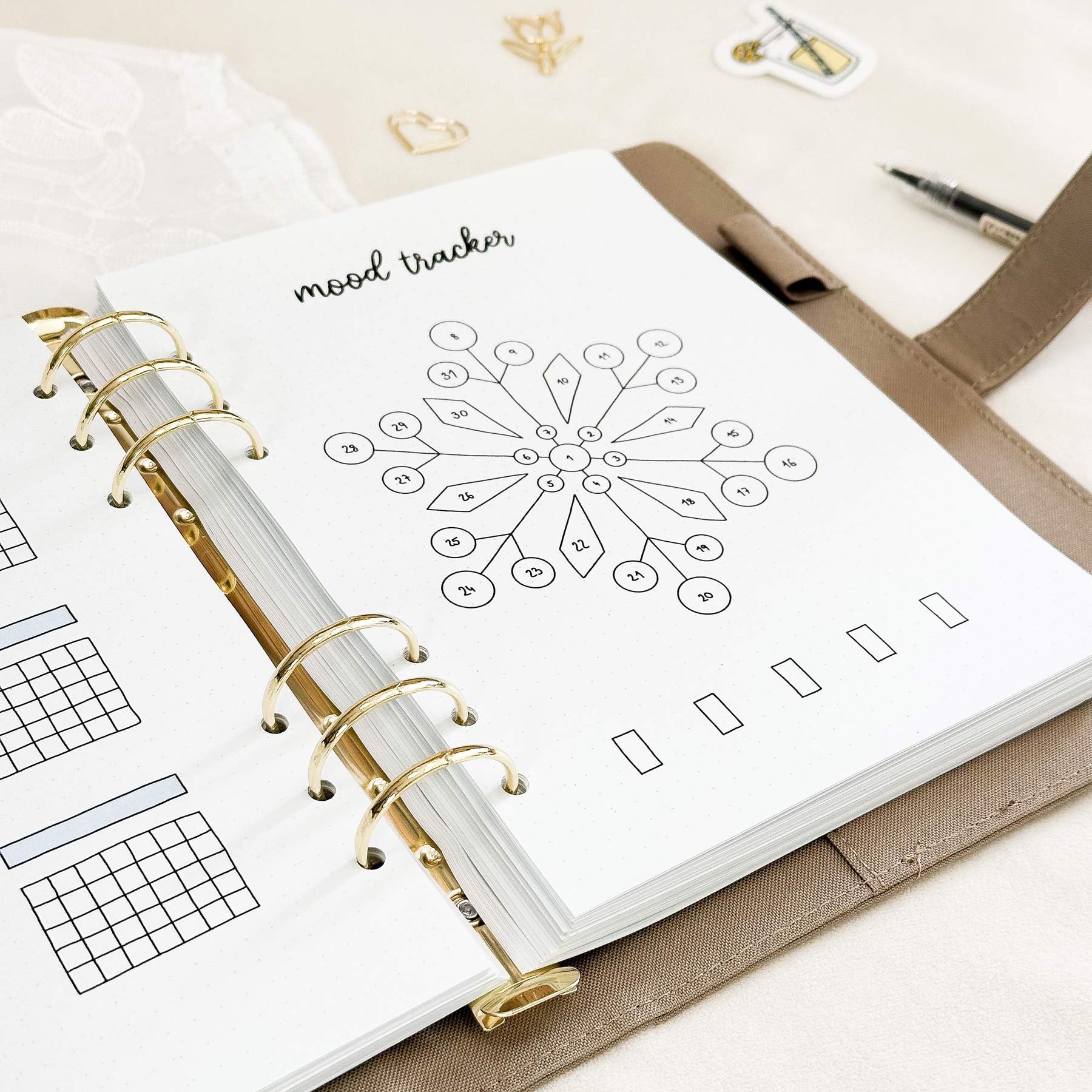 January - Snowflakes theme - Monthly Planner Undated - 16 hand-drawn pages - Image 2